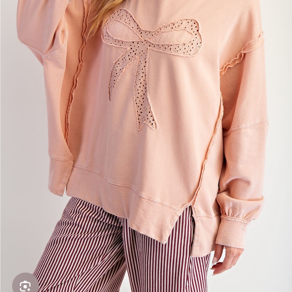 Easel OVERSIZED Eyelet Lace Bow Patched Top in Dusty Pink
